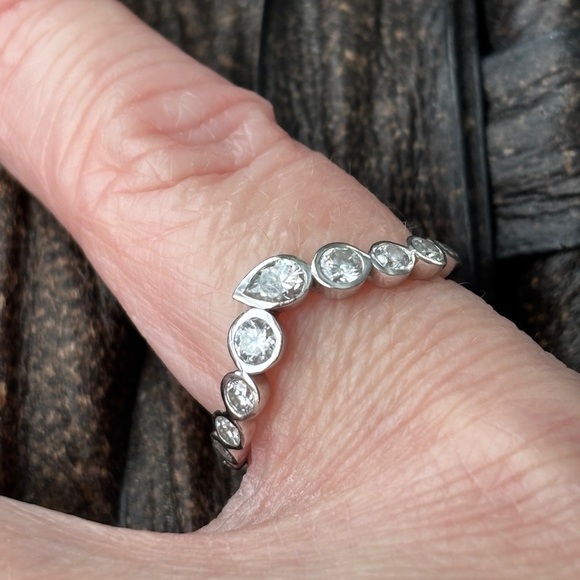 Elegant 10k white gold Teardrop Ring - Picture 10 of 11